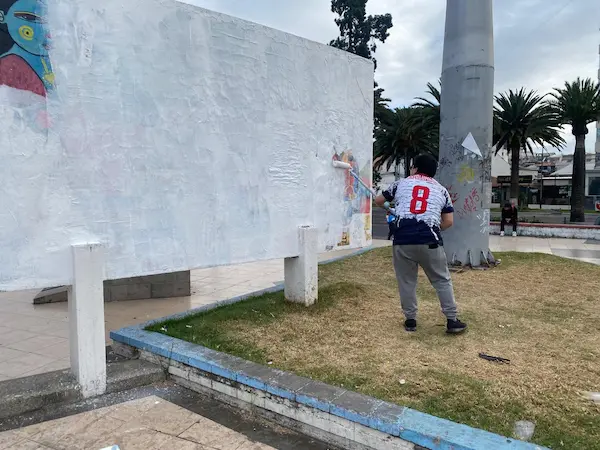 Ciudadanos restauran el templete en honor al Capitán Edmundo Chiriboga