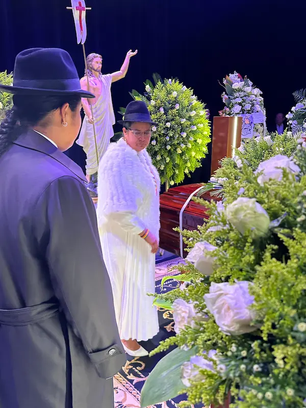 Lourdes Tibán en el funeral de Paulina Tamayo