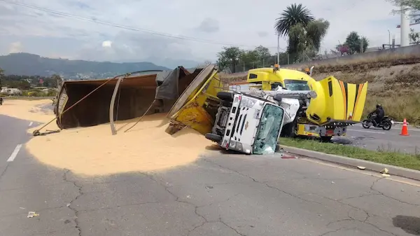 Autos involucrados en accidente de tránsito