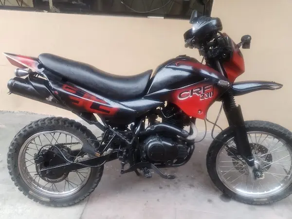 Motocicleta en la que, presuntamente, efectuaban las entregas en los hermanos cantones