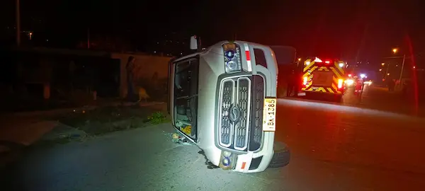 Uno de los vehículos involucrados quedó de costado, algo pocas veces visto por la fuerza que tienen los de este tipo