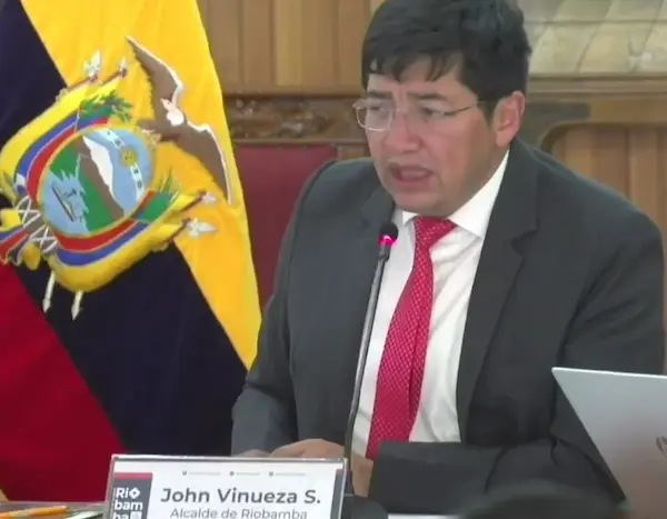 Alcalde de Riobamba pide informe a concejal por viaje con recursos municipales