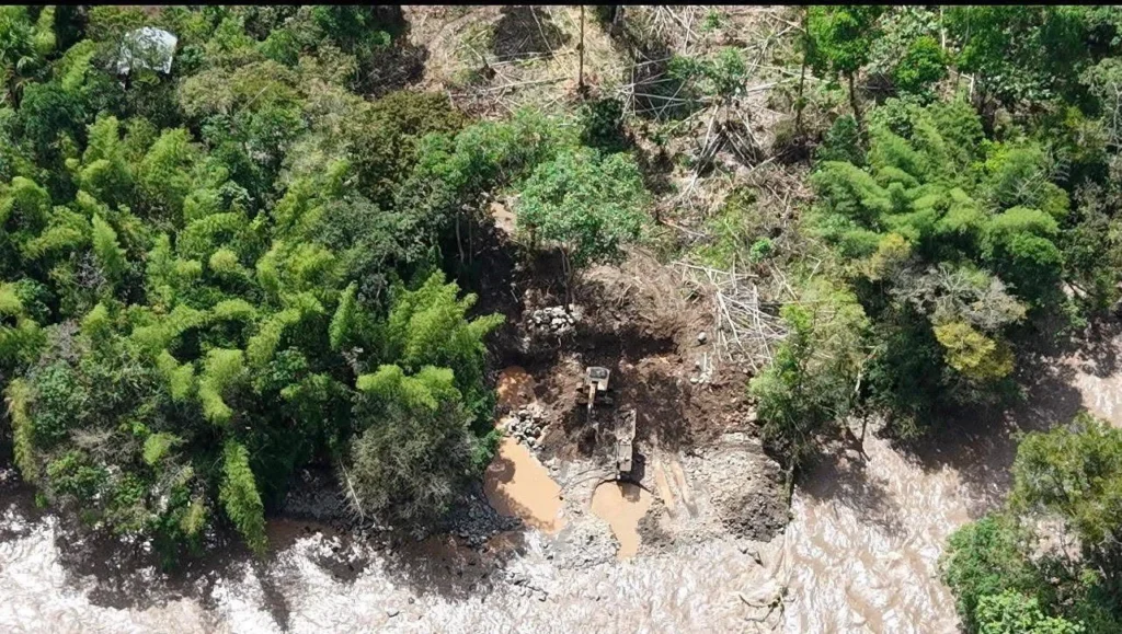 Alcalde de Sucúa denuncia falta de control a minería ilegal.