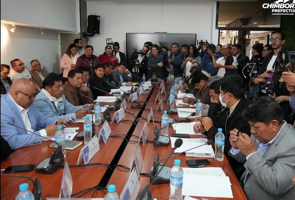 Alcaldes llaman a la unidad en la Prefectura de Chimborazo.