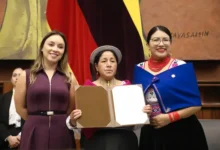 Asamblea Nacional condecora a mujeres de Chimborazo