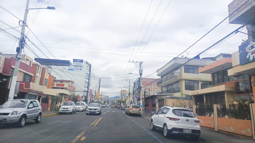 Movilidad Riobamba restringe parqueo en Av. Veloz