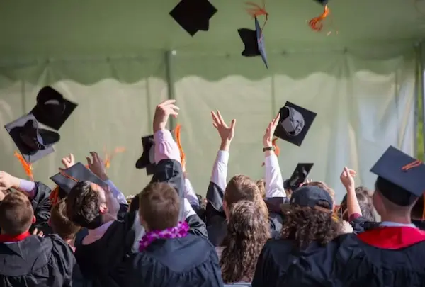 Becas Globo Común para licenciaturas y maestrías en Ecuador