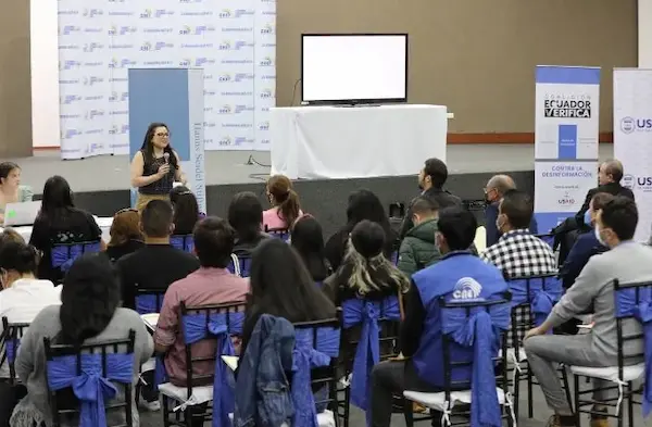 Capacitación para miembros de mesa en Riobamba