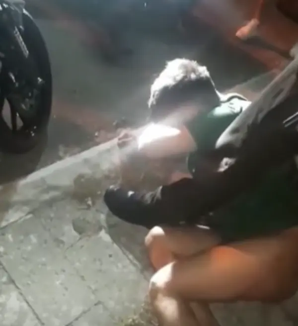Video | Vecinos atrapan y golpean a ladrón