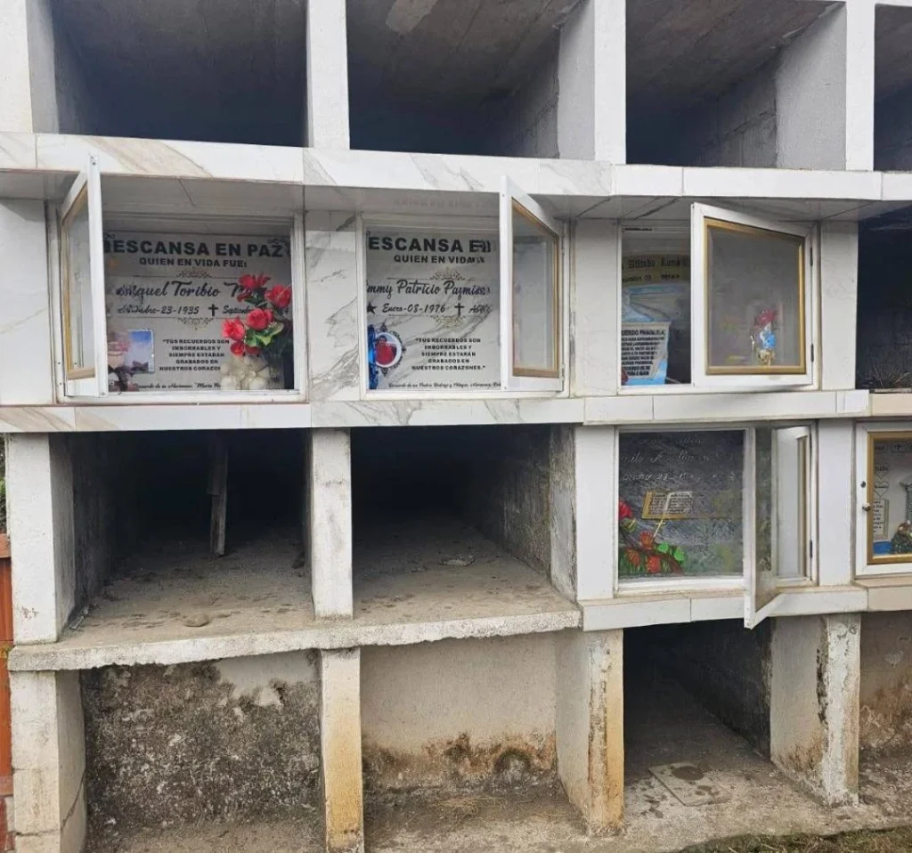 Dañan y manipulan tumbas del cementerio de Caluma.