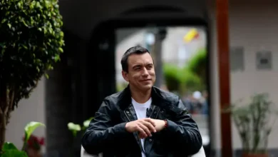 Daniel Noboa adelanta el décimo tercer sueldo al sector público y reduce el IVA al 8 %