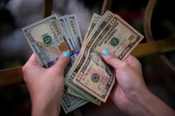 Décimo tercer sueldo | expertos advierten falta de liquidez