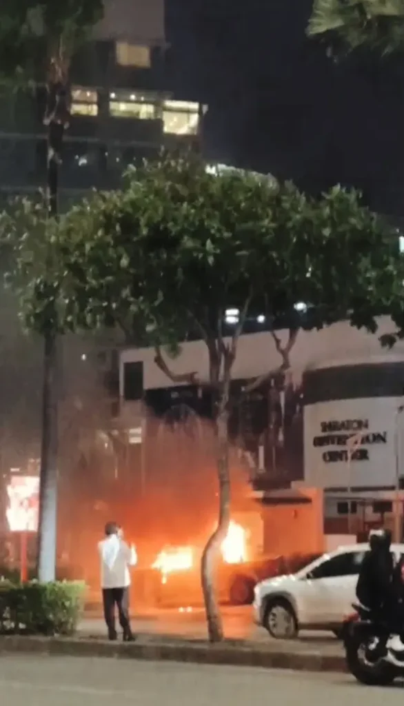 Explosión frente al Mall del Sol deja un muerto y dos heridos en Guayaquil