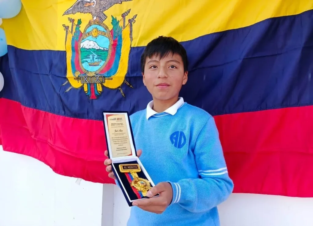 Estudiante de Cotopaxi gana concurso de matemática en Perú.