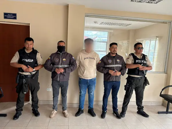 Policía detuvo a joven de 21 años con droga en Riobamba