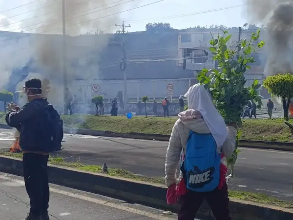 Manifestantes en Otavalo