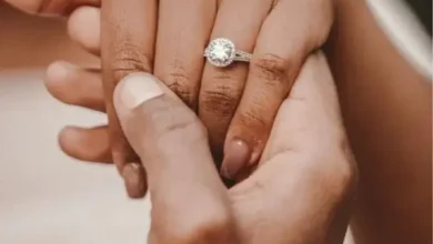 Mujer halla anillo de compromiso en un postre que no era para ella