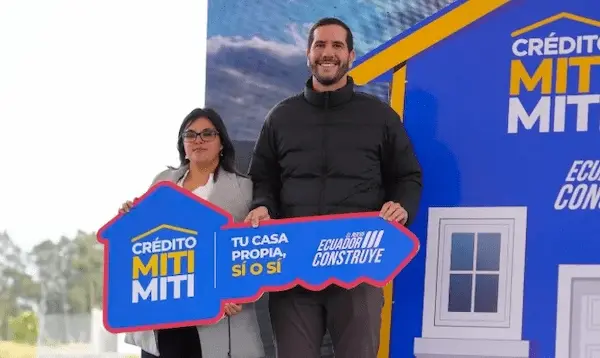 Roberto Luque, ministro de Infraestructura y Desarrollo Urbano entregó varios Crédito Tu Casa Miti-Miti 2025