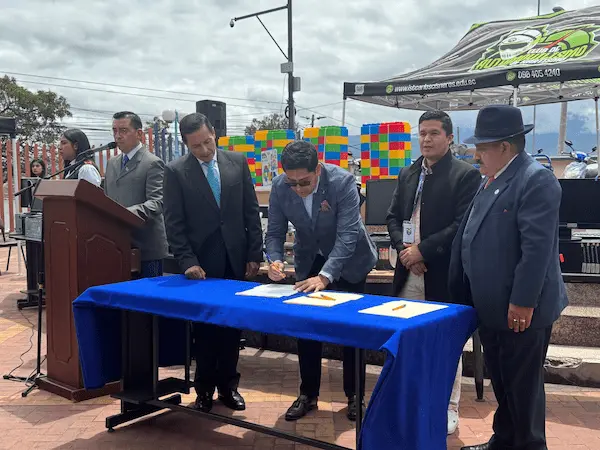 UNACH entrega más de 4.000 bienes al sistema educativo de Chimborazo