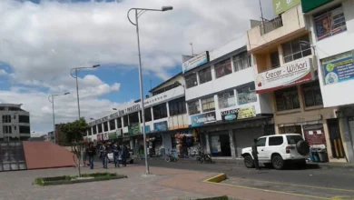 Locales de Latacunga reciben bono emprende de USD 1000.