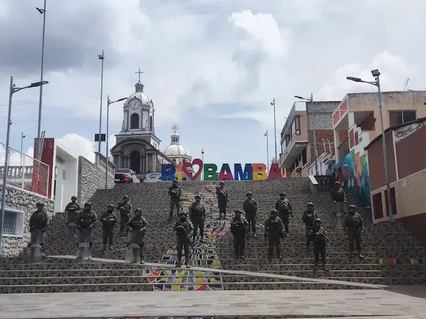 Ejército refuerza la seguridad en Riobamba en operativos militares