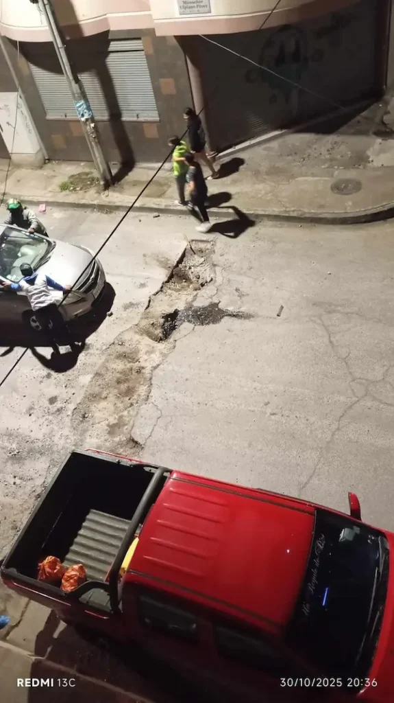 Vecinos denuncian calles llenas de huecos sin reparar