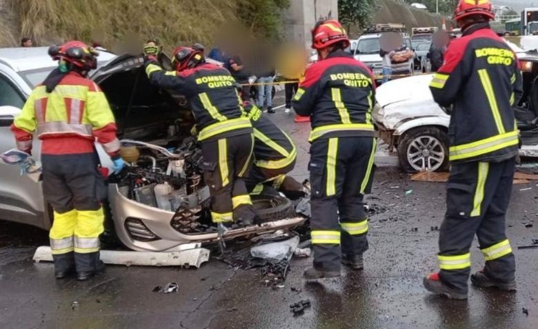 Tres muertos y 5 heridos en accidente en Quito