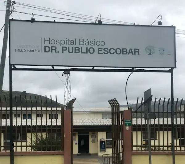 En un intento por salvarle la vida lo trasladaron al Hospital del cantón, pero todo esfuerzo fue infructuoso