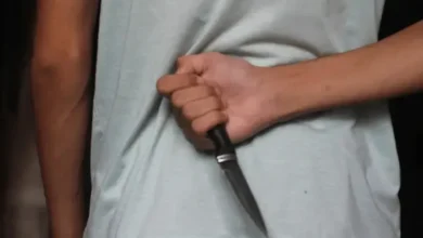 Estudiante de 14 años apuñala a su profesora durante clase