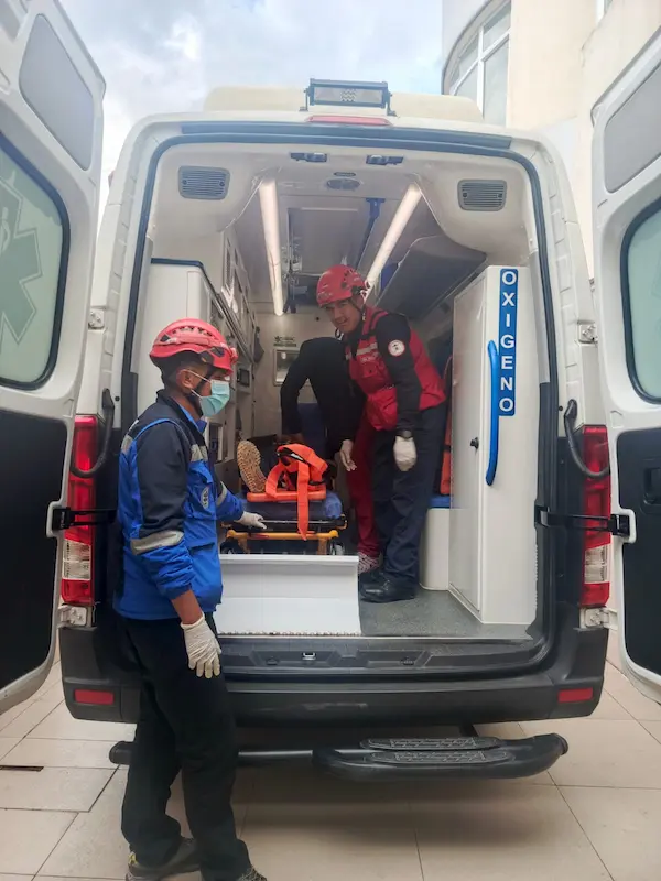 La mujer fue estabilizada en la ambulancia de los Héroes de Rojo