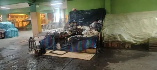 Bomberos de Chunchi apagaron incendio en el mercado