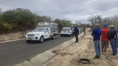 Hallan 2 hombres sin vida junto a la vía