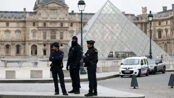 Robo en el museo del Louvre: joyas de la corona francesa desaparecen en minutos