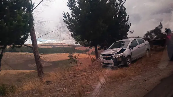 Accidente en la vía secundaria García Moreno hacia Alausí