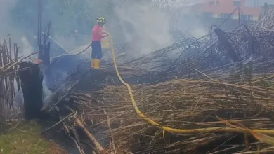 Bomberos apagaron incendio forestal en Guano