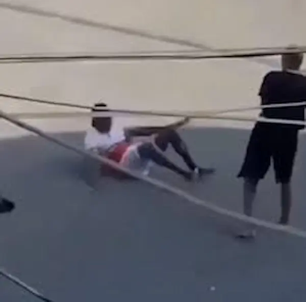 Pelea callejera en Brasil
