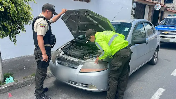 Policía Nacional retuvo 2 carros y recuperó moto y celular