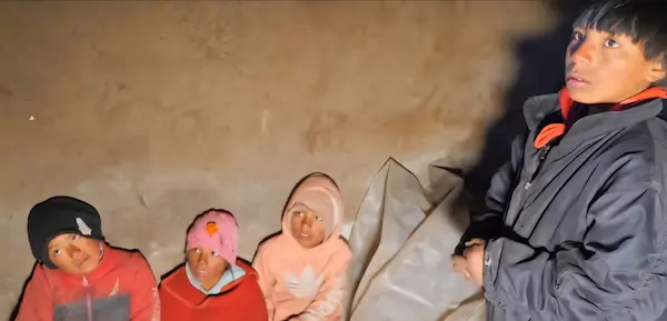 5 niños sobreviven solos en el frío páramo de los Andes