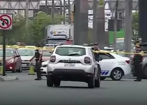 Vehículo de un militar, bloqueado por su pareja, causó alarma