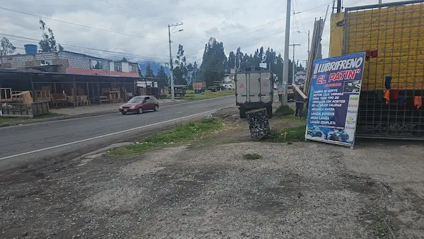 Es este espacio de la vía a Guano aparecieron canes envenenados el año pasado