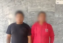 Jordán P., de 20 años, y Mario P., de 43 años, tras salir de la audiencia de flagrancia en la Fiscalía General del Estado