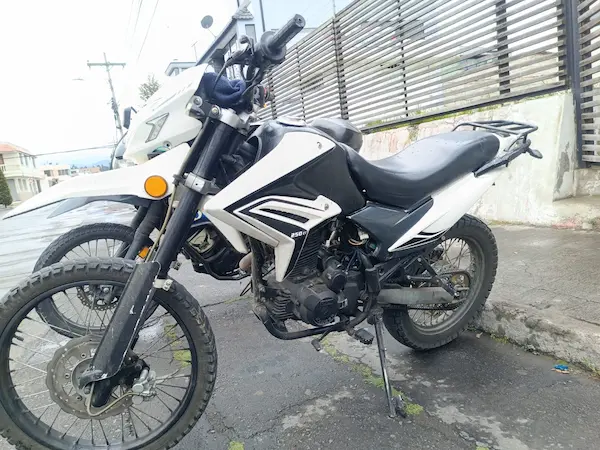 El vehículo presentaba alteraciones en la numeración del motor y del chasis