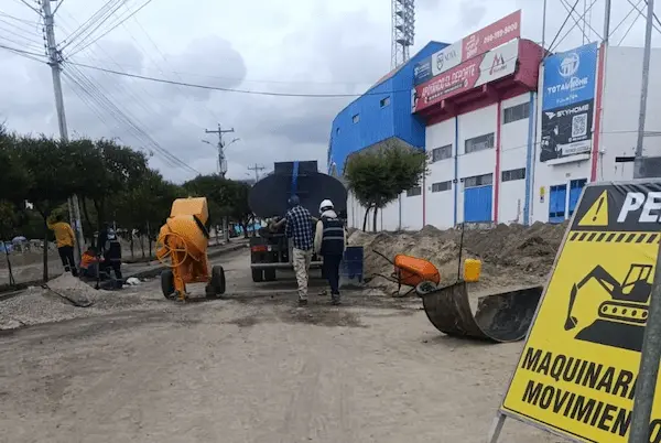 Trabajos en la avenida Carlos Zambrano en Riobamba están retrasados