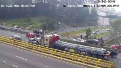 Choque múltiple entre un traíler y 3 autos en la Av. Simón Bolívar