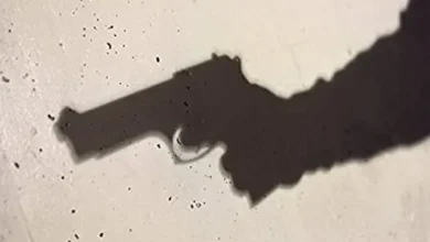 Exnovio de 17 años mata a joven de 18 al regresar a su casa