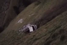 Accidente en la vía Guaranda – Gallo Rumi camión de leche cae a un abismo