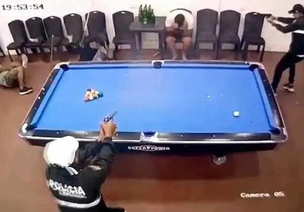 Utilizando ropa similar a la de la Policía Nacional, para no levantar sospechas, los gatilleros cometieron muchos crímenes en billares de la Costa.