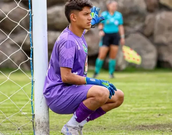 Arquero riobambeño destaca en formativas de Mushuc Runa.