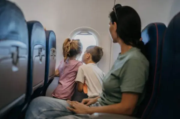 Así cambió el proceso de salida de menores del Ecuador 2025