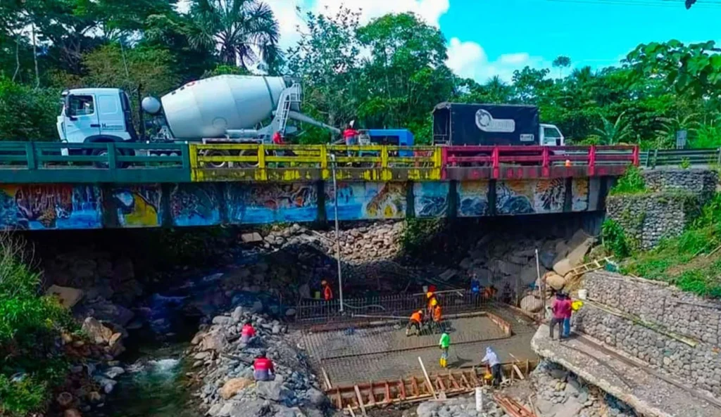 Avanza construcción del dique de Chichis en Tiwintza.